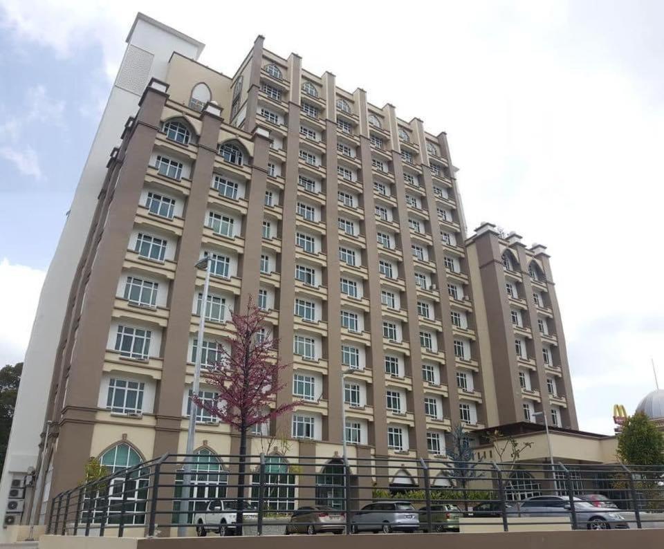 Risqi Apartment 2 Bedroom Wakaf Che Yeh 哥打巴鲁 外观 照片