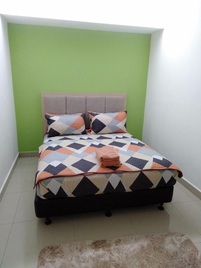 Risqi Apartment 2 Bedroom Wakaf Che Yeh 哥打巴鲁 外观 照片