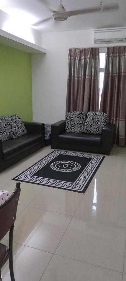Risqi Apartment 2 Bedroom Wakaf Che Yeh 哥打巴鲁 外观 照片