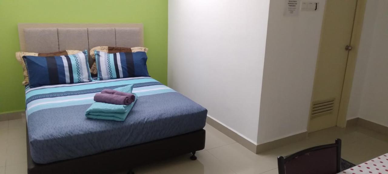 Risqi Apartment 2 Bedroom Wakaf Che Yeh 哥打巴鲁 外观 照片